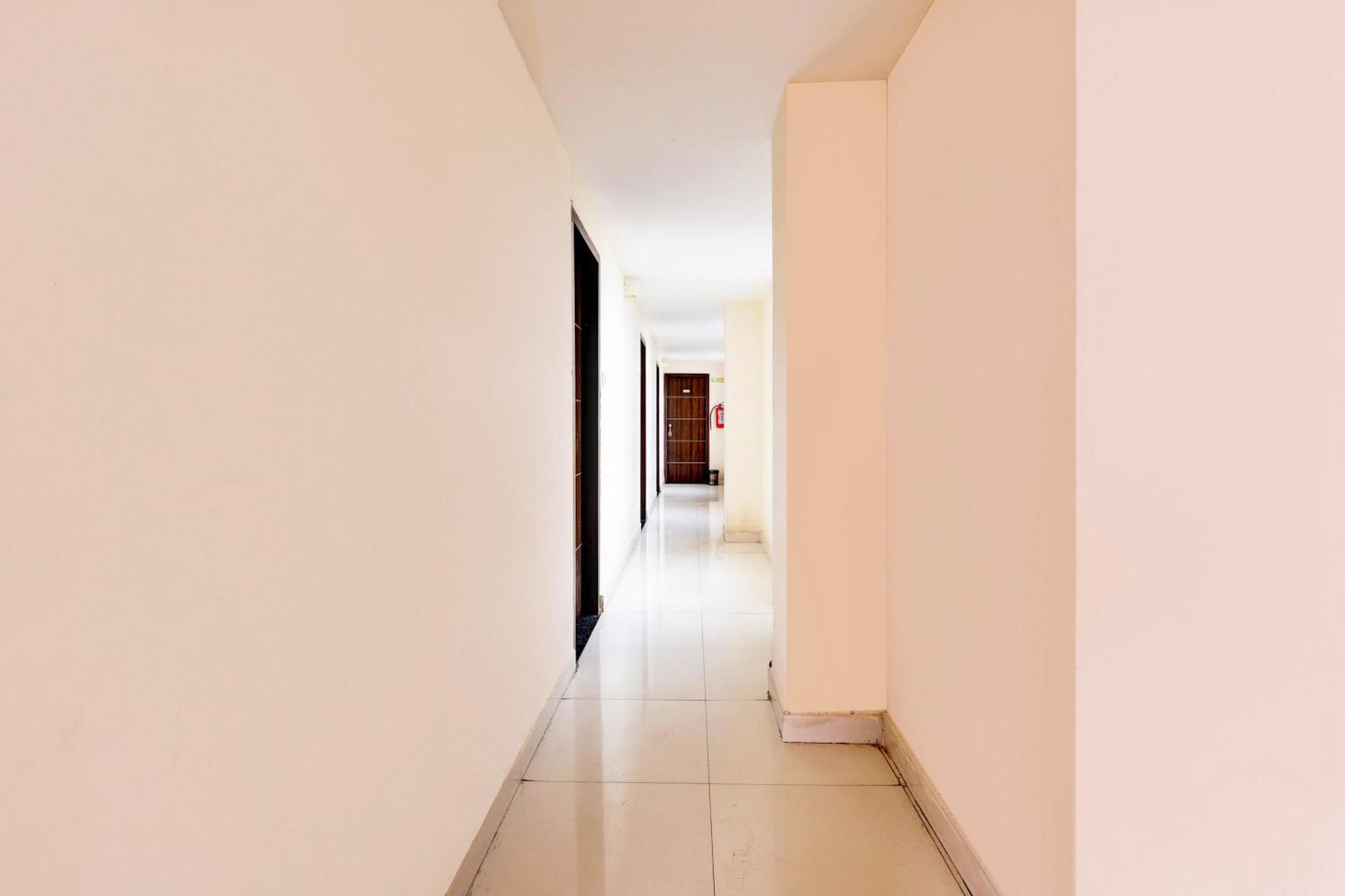 Super Hotel O Mahanadu Formerly Akshaya Bheemas Vijayawāda Exteriör bild