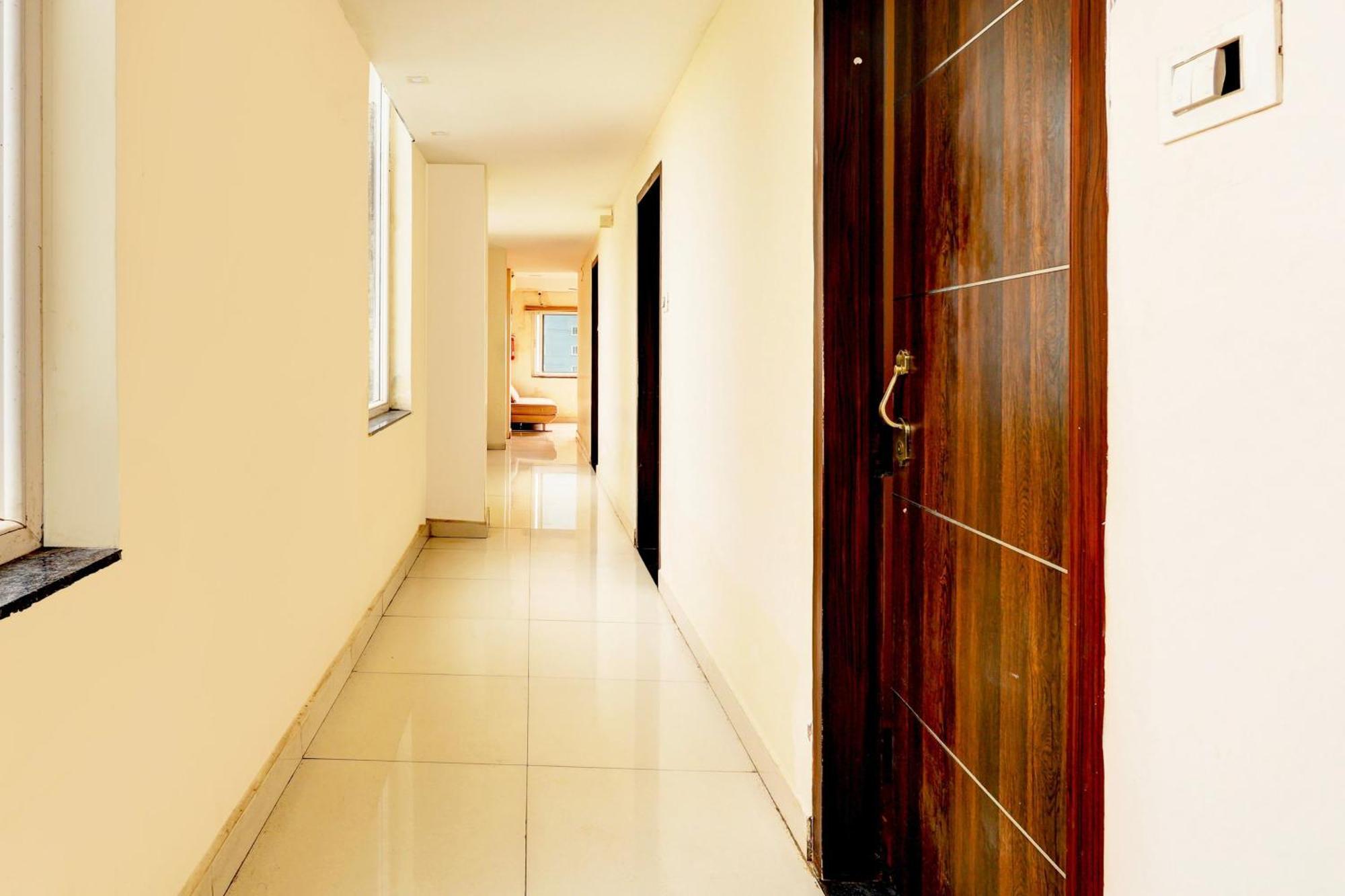 Super Hotel O Mahanadu Formerly Akshaya Bheemas Vijayawāda Exteriör bild