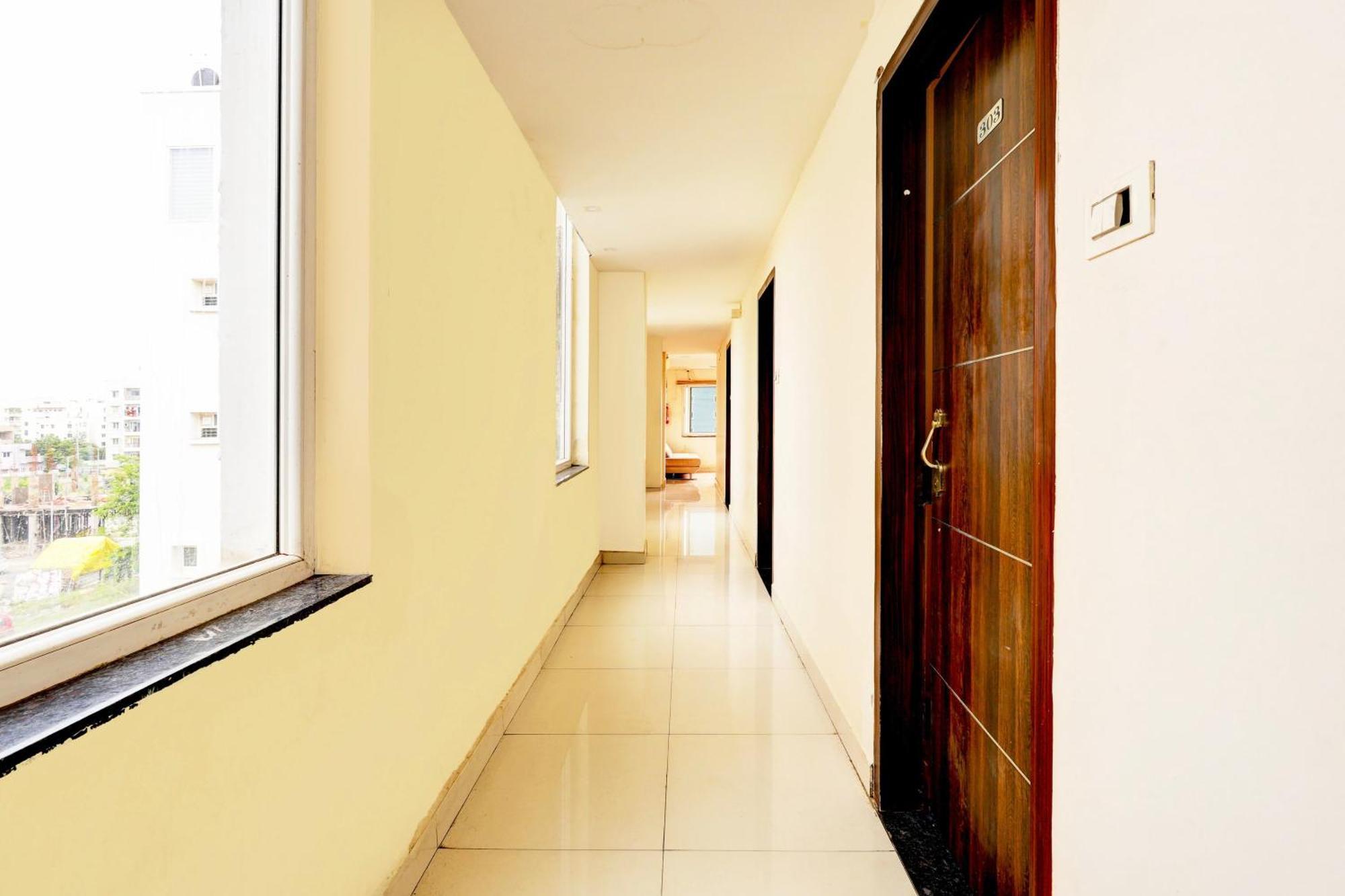 Super Hotel O Mahanadu Formerly Akshaya Bheemas Vijayawāda Exteriör bild